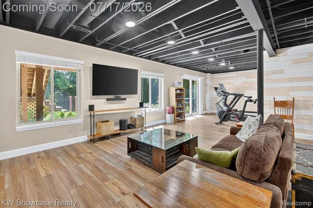 8265 Eastway Drive, White Lake, MI 48386