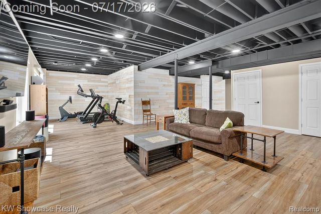 8265 Eastway Drive, White Lake, MI 48386
