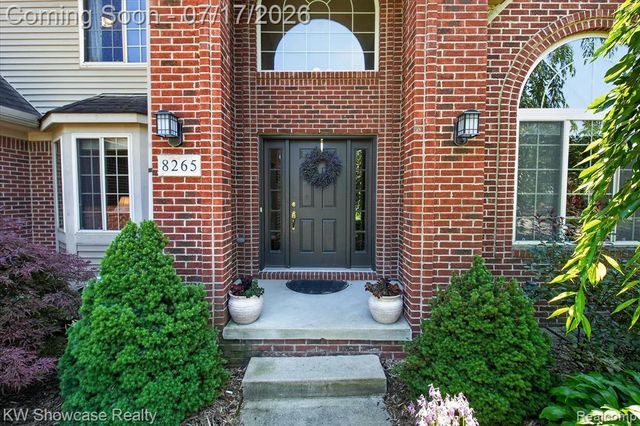 8265 Eastway Drive, White Lake, MI 48386