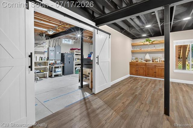 8265 Eastway Drive, White Lake, MI 48386