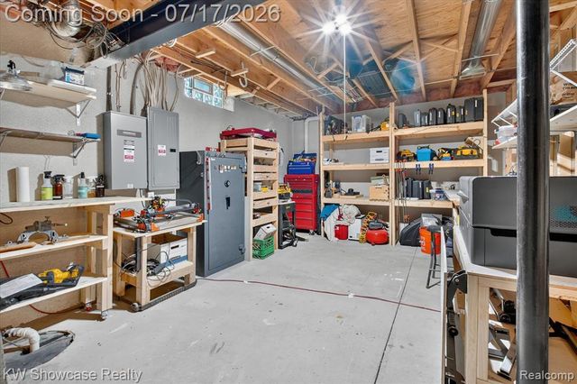 8265 Eastway Drive, White Lake, MI 48386
