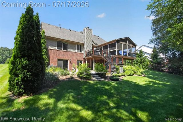 8265 Eastway Drive, White Lake, MI 48386