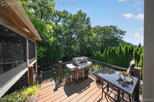 8265 Eastway Drive, White Lake, MI 48386
