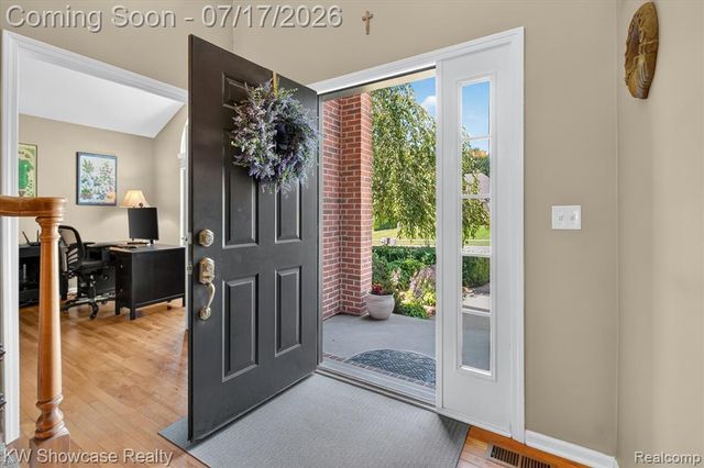8265 Eastway Drive, White Lake, MI 48386