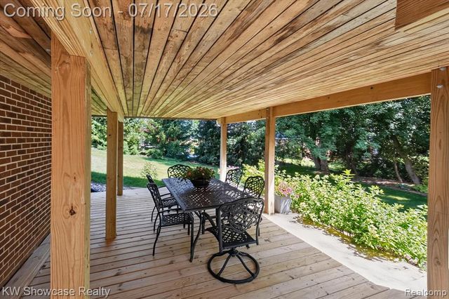 8265 Eastway Drive, White Lake, MI 48386