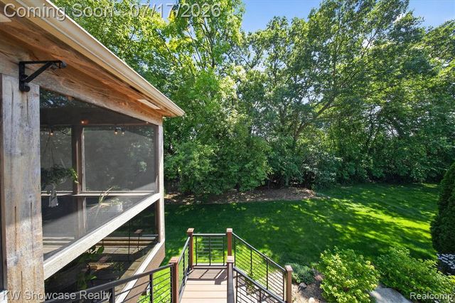 8265 Eastway Drive, White Lake, MI 48386