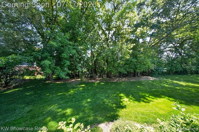 8265 Eastway Drive, White Lake, MI 48386