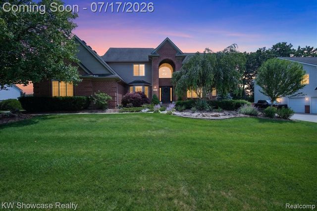 8265 Eastway Drive, White Lake, MI 48386