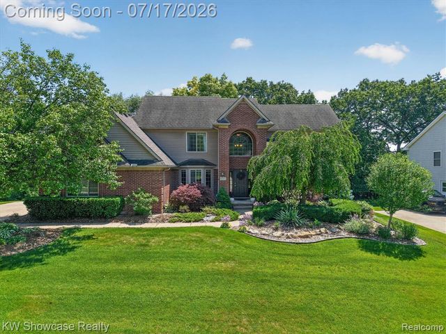 8265 Eastway Drive, White Lake, MI 48386