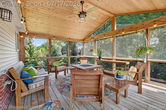 8265 Eastway Drive, White Lake, MI 48386