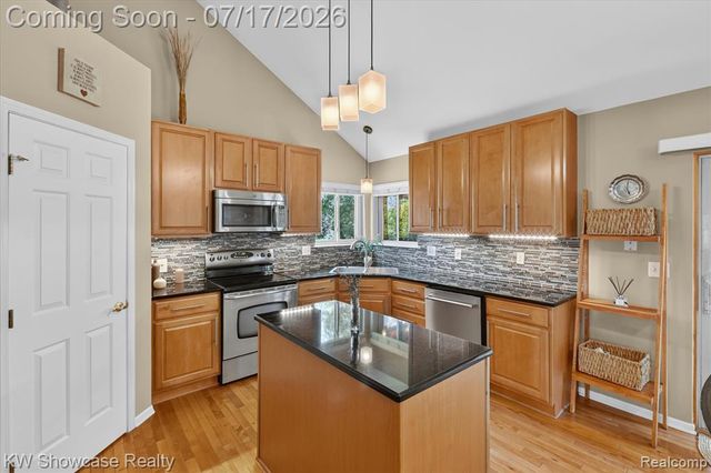 8265 Eastway Drive, White Lake, MI 48386
