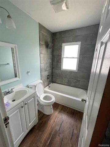 630 E Madison Avenue, Pontiac, MI 48340