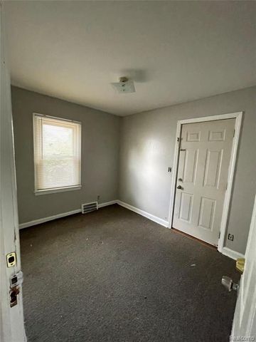 630 E Madison Avenue, Pontiac, MI 48340