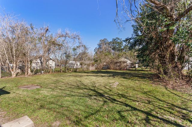 203 S Fig Street, Sweeny, TX 77480