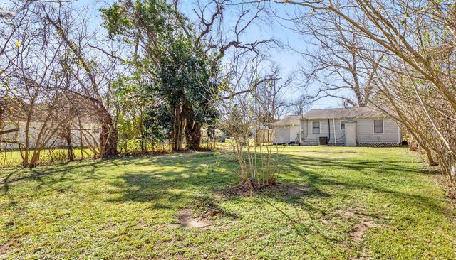 203 S Fig Street, Sweeny, TX 77480