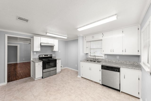 203 S Fig Street, Sweeny, TX 77480