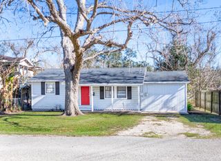 203 S Fig Street, Sweeny, TX 77480