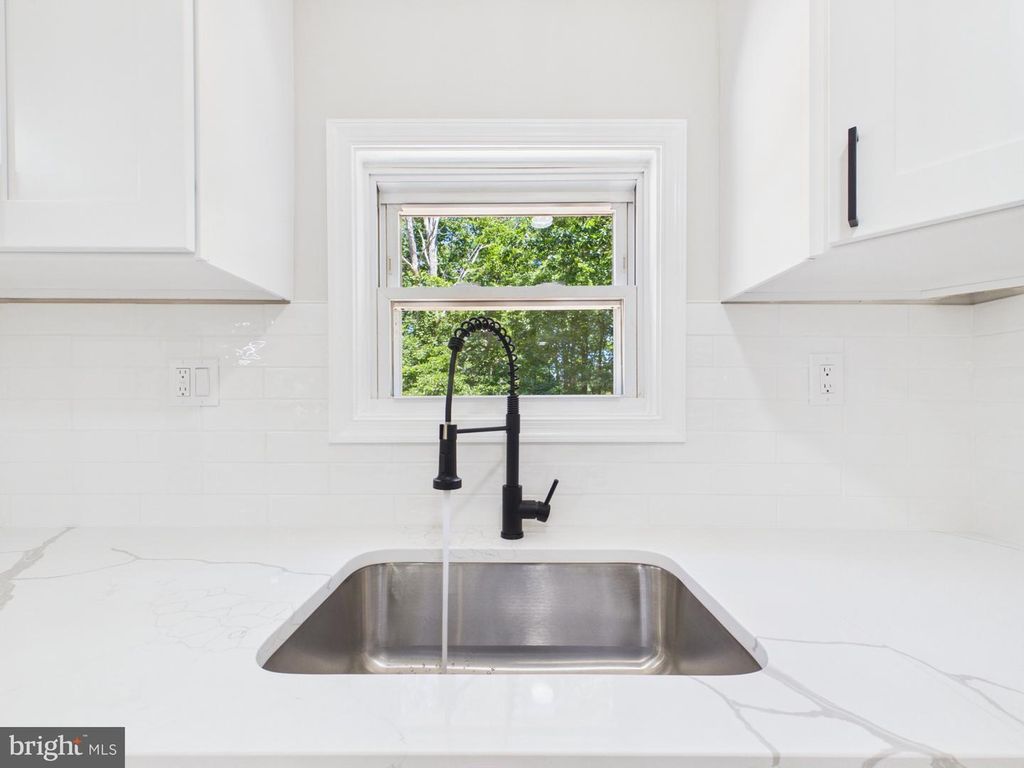 Image 10 of property listing at 2015 ELBA CT, Lusby, MD 20657