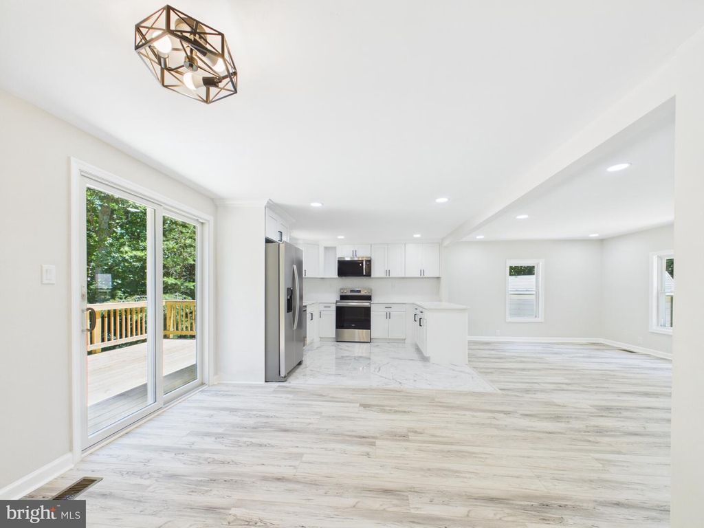 Image 11 of property listing at 2015 ELBA CT, Lusby, MD 20657