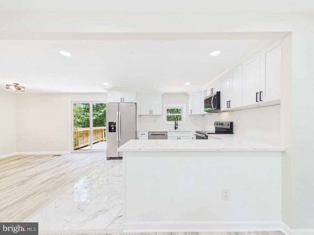 Image 12 of property listing at 2015 ELBA CT, Lusby, MD 20657