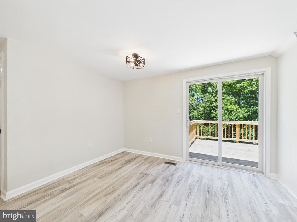 Image 13 of property listing at 2015 ELBA CT, Lusby, MD 20657