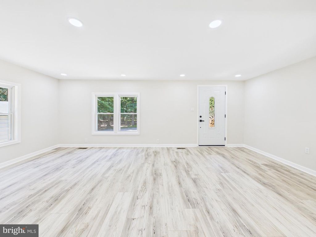 Image 14 of property listing at 2015 ELBA CT, Lusby, MD 20657
