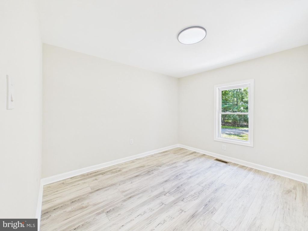 Image 15 of property listing at 2015 ELBA CT, Lusby, MD 20657