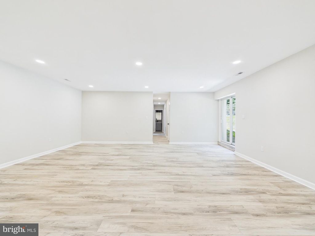Image 16 of property listing at 2015 ELBA CT, Lusby, MD 20657