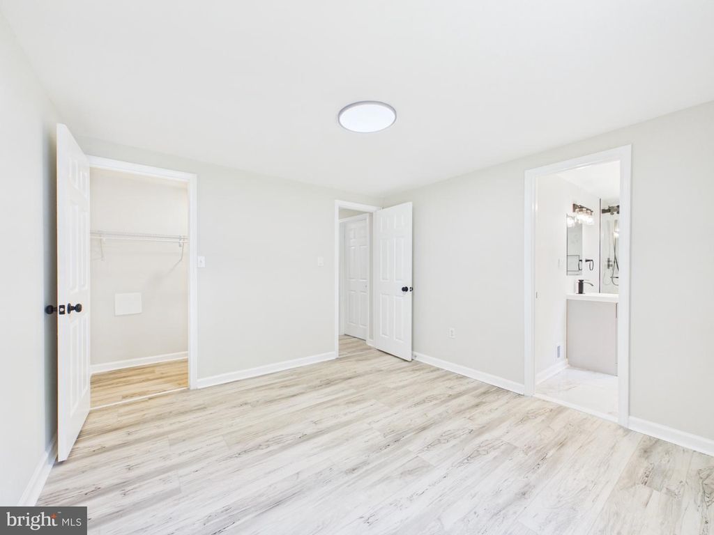 Image 18 of property listing at 2015 ELBA CT, Lusby, MD 20657