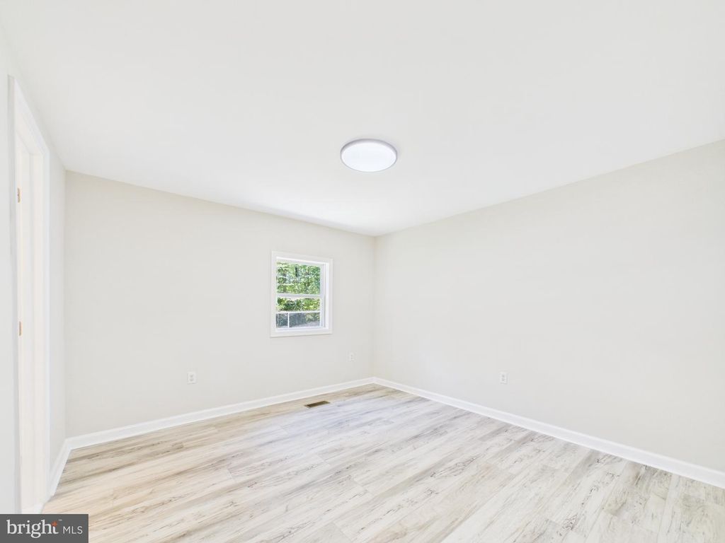 Image 19 of property listing at 2015 ELBA CT, Lusby, MD 20657