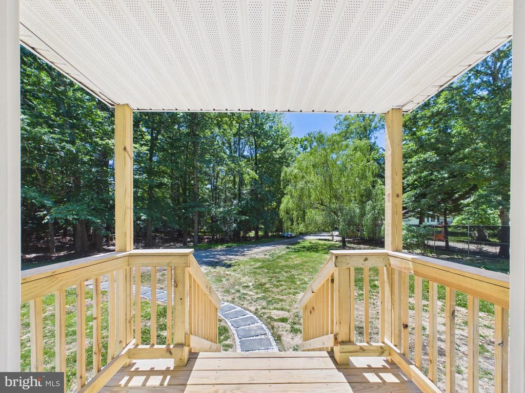 Image 2 of property listing at 2015 ELBA CT, Lusby, MD 20657