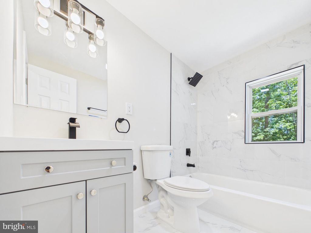 Image 20 of property listing at 2015 ELBA CT, Lusby, MD 20657