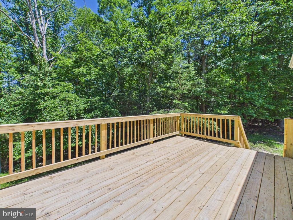 Image 22 of property listing at 2015 ELBA CT, Lusby, MD 20657