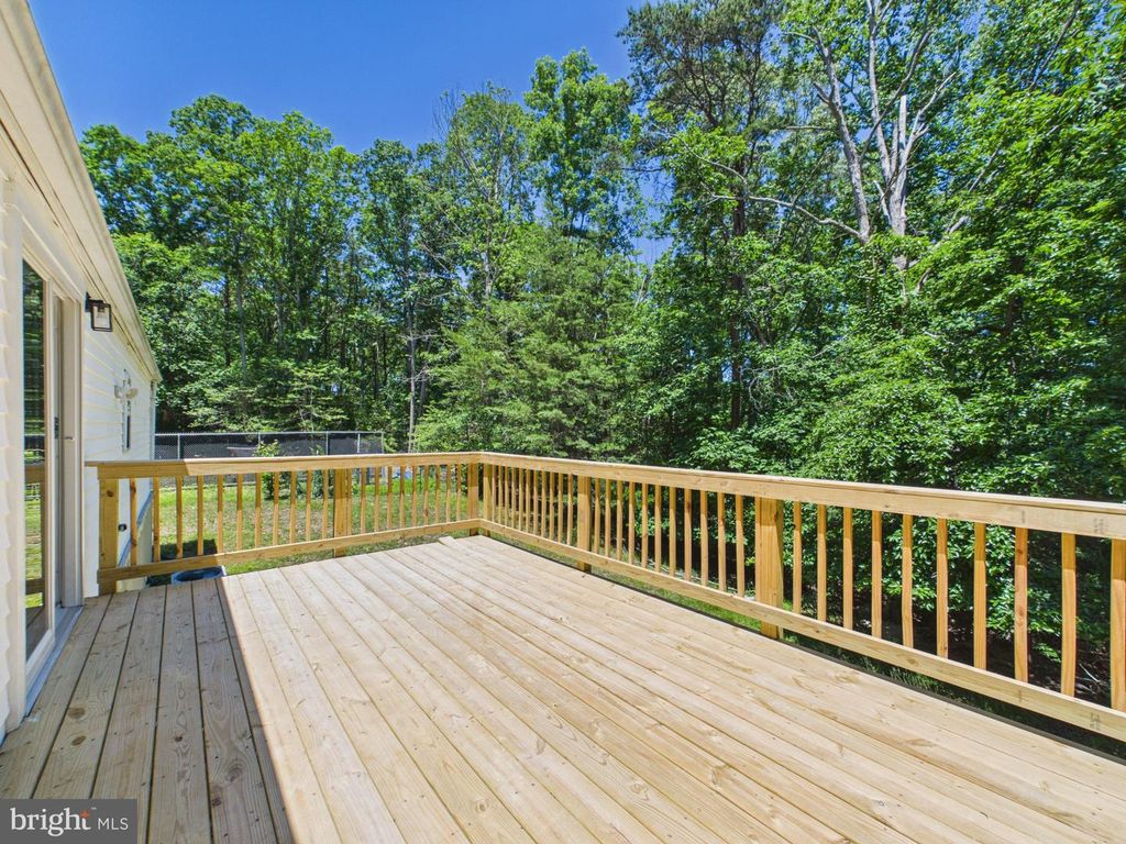 Image 23 of property listing at 2015 ELBA CT, Lusby, MD 20657
