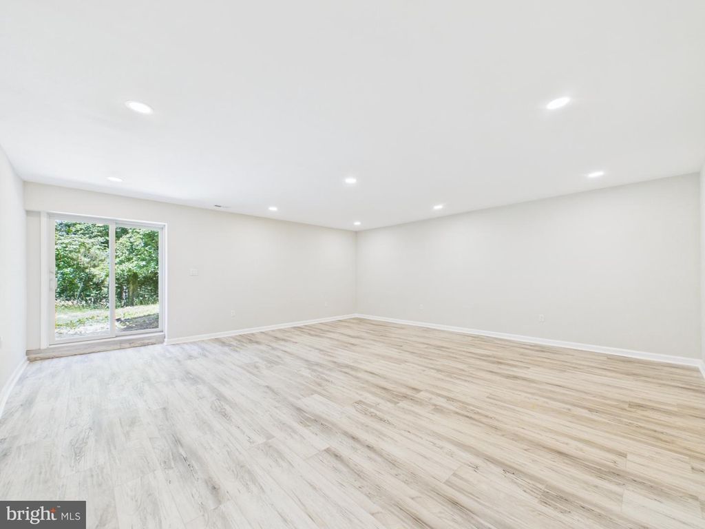 Image 25 of property listing at 2015 ELBA CT, Lusby, MD 20657