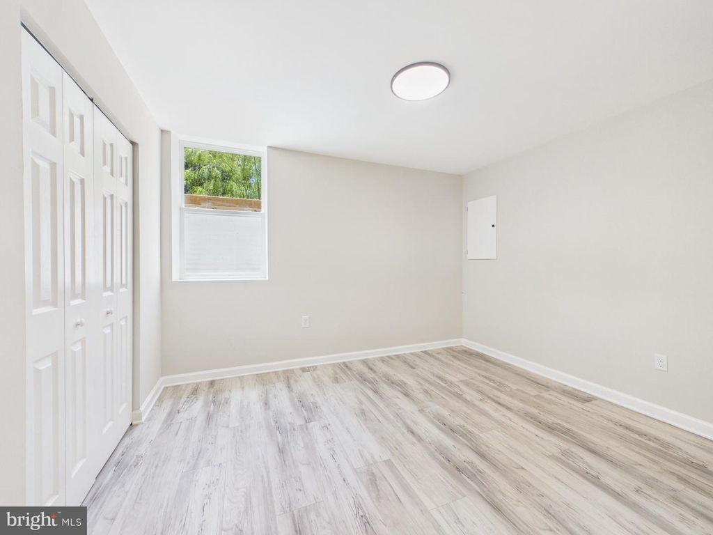 Image 27 of property listing at 2015 ELBA CT, Lusby, MD 20657