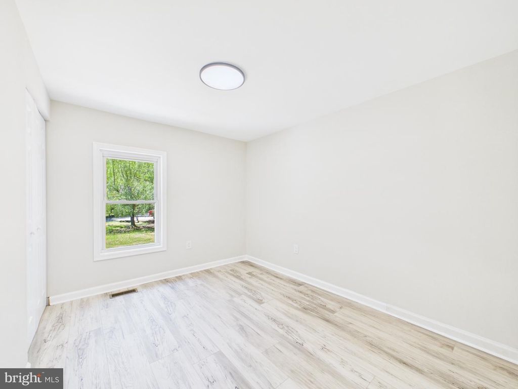 Image 28 of property listing at 2015 ELBA CT, Lusby, MD 20657