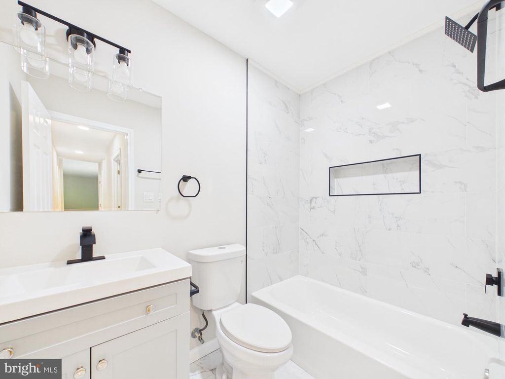 Image 29 of property listing at 2015 ELBA CT, Lusby, MD 20657