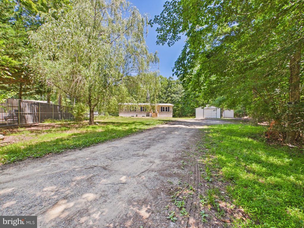 Image 32 of property listing at 2015 ELBA CT, Lusby, MD 20657