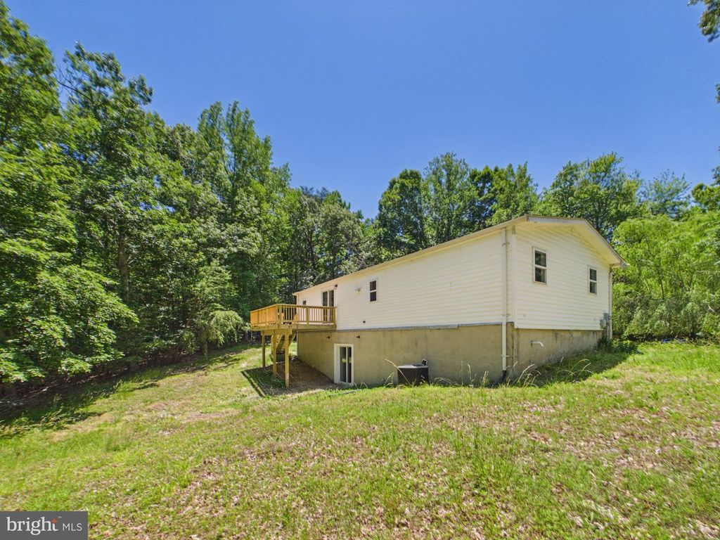 Image 33 of property listing at 2015 ELBA CT, Lusby, MD 20657