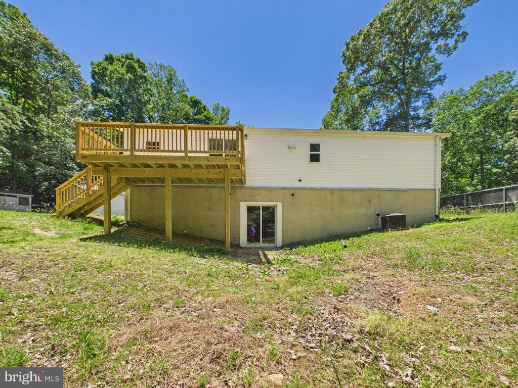 Image 34 of property listing at 2015 ELBA CT, Lusby, MD 20657