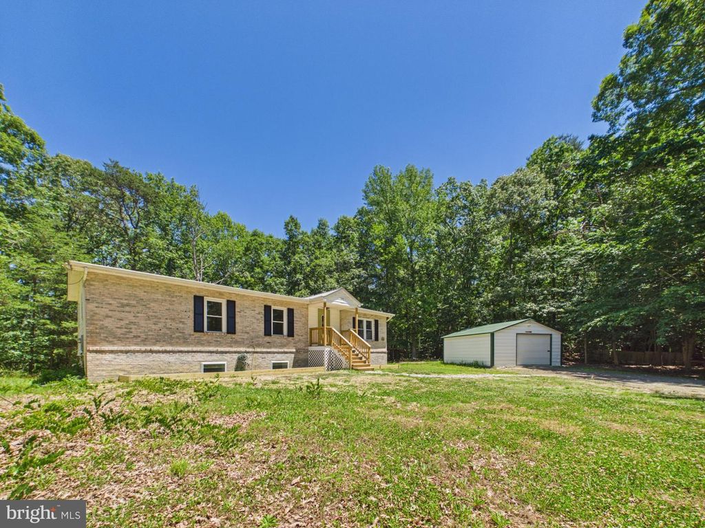 Image 35 of property listing at 2015 ELBA CT, Lusby, MD 20657