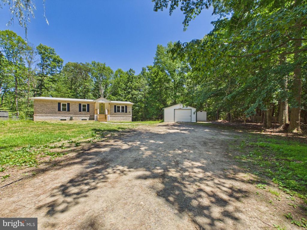 Image 37 of property listing at 2015 ELBA CT, Lusby, MD 20657