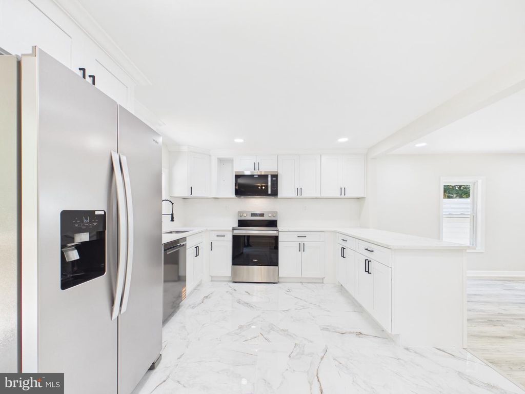 Image 4 of property listing at 2015 ELBA CT, Lusby, MD 20657