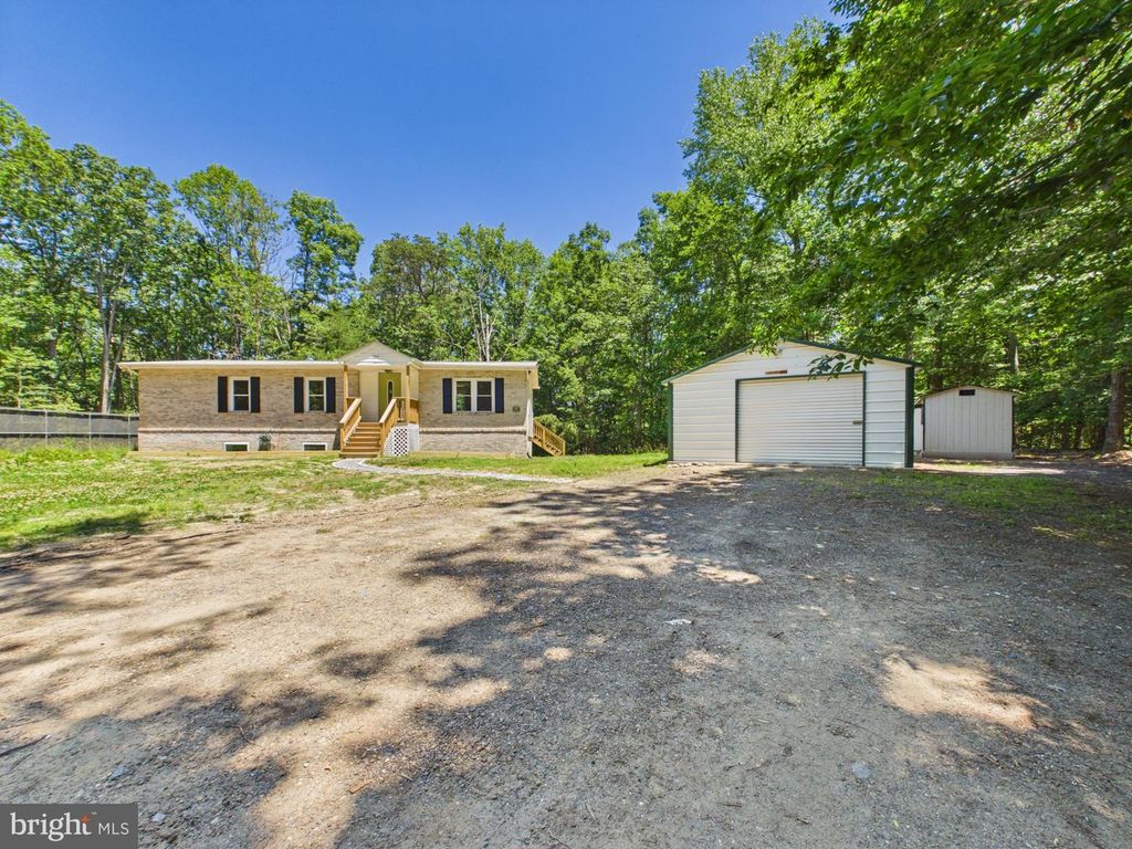 Image 40 of property listing at 2015 ELBA CT, Lusby, MD 20657