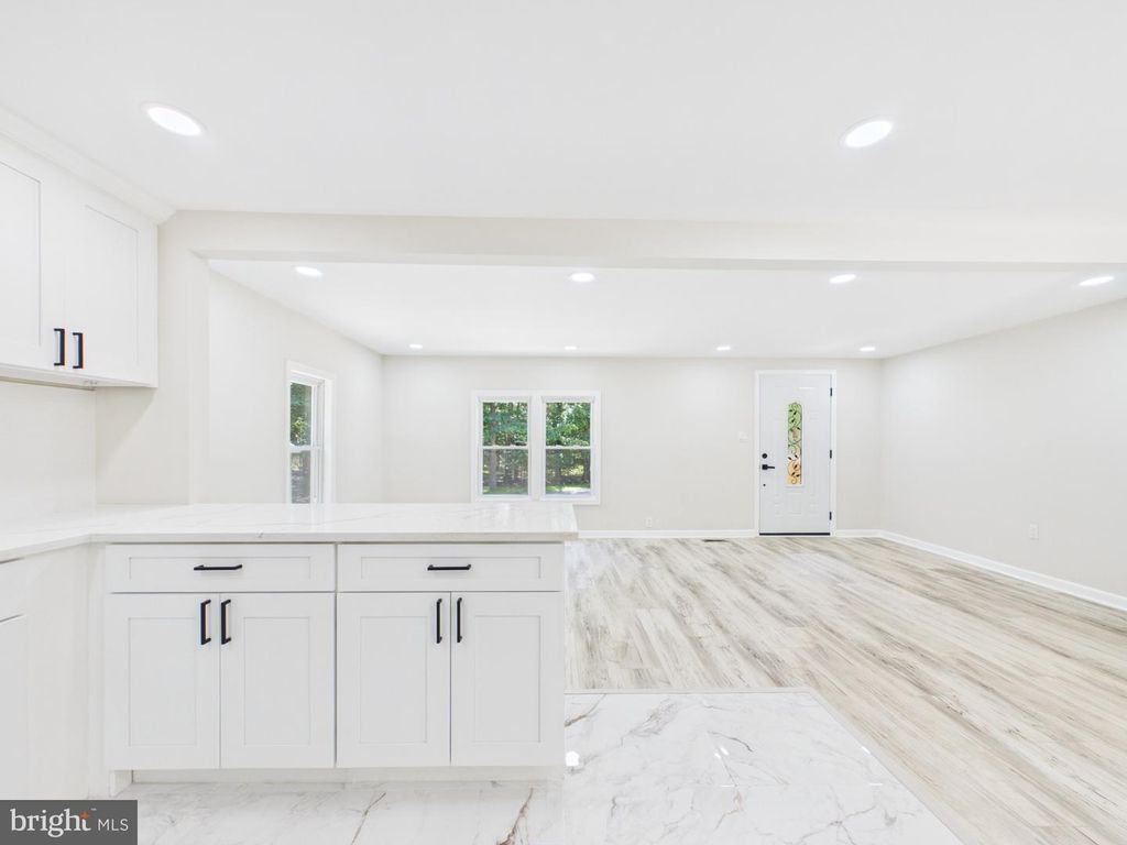 Image 5 of property listing at 2015 ELBA CT, Lusby, MD 20657