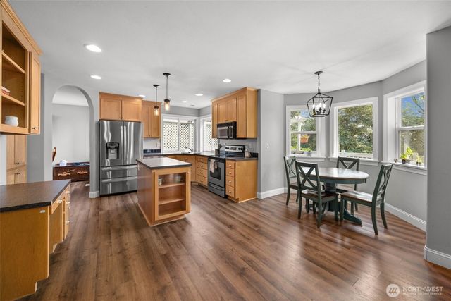 317 66th Avenue NE, Tacoma, WA 98422