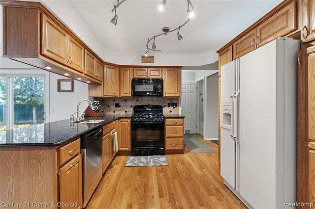 41183 Beechwood Street, Macomb, MI 48038