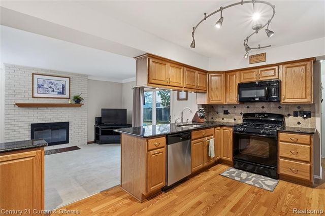 41183 Beechwood Street, Macomb, MI 48038