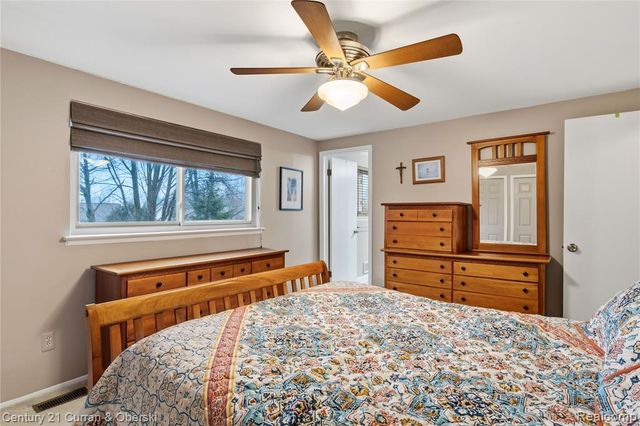 41183 Beechwood Street, Macomb, MI 48038